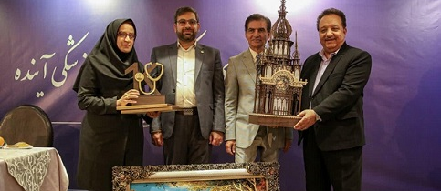 Mrs. Dr. Azarpira, the respected head of the Comprehensive Center for Stem Cells and Regenerative Medicine, received the best researcher award from the organizers of the Regenerative Medicine-Future Medicine event